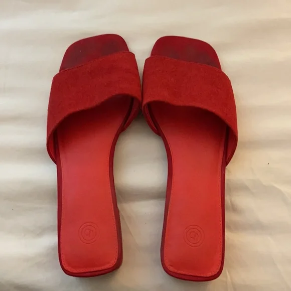 Red slides - Picture 4 of 4